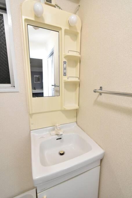 ゆったり1Ldkで最大8人まで宿泊可能！博多駅・キャナルも徒歩圏内！コンビニ・スーパー徒歩１分！ Sumiyoshi-cho Esterno foto